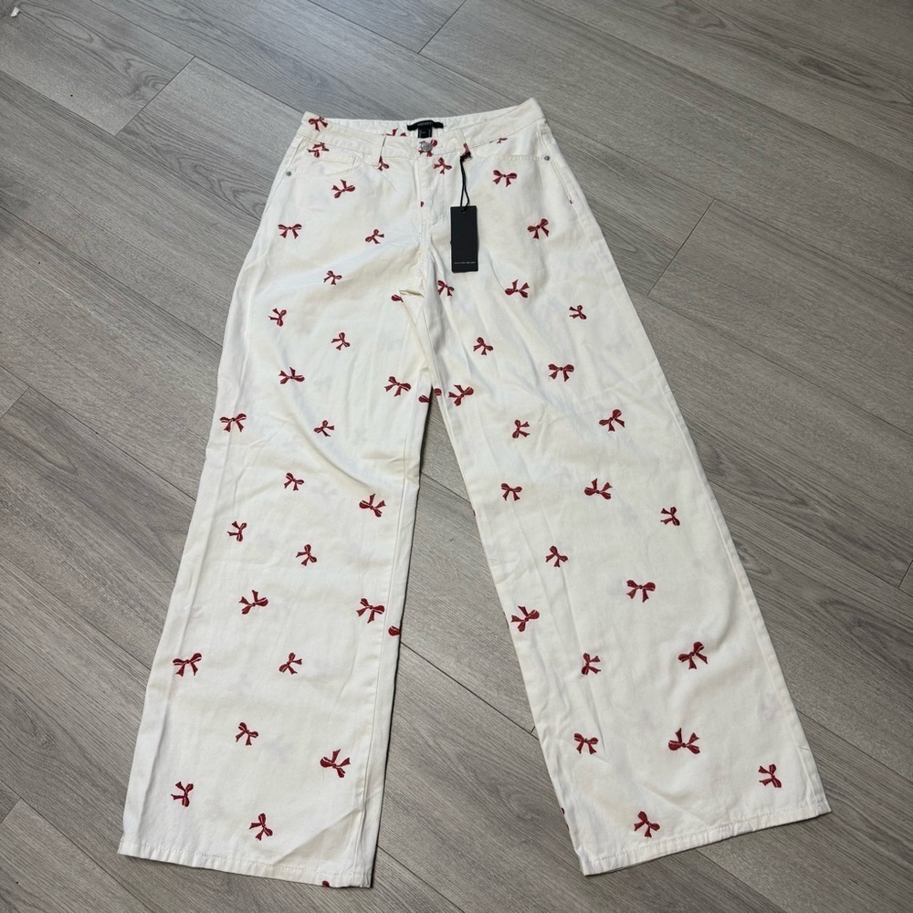 Holiday Style NWT Wide Leg Forever 21 Off White Pants with Red Bow Pattern